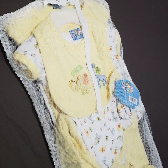 Baby Clothes Gift Set Bundle Animal Theme Gender Neutral 0-3 Month New With Tags - Picture 3 of 7